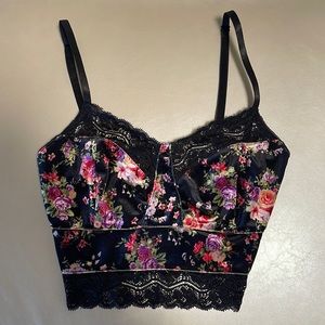 Nectar clothing lace black floral bralette crop top.zipper closing in back.Small